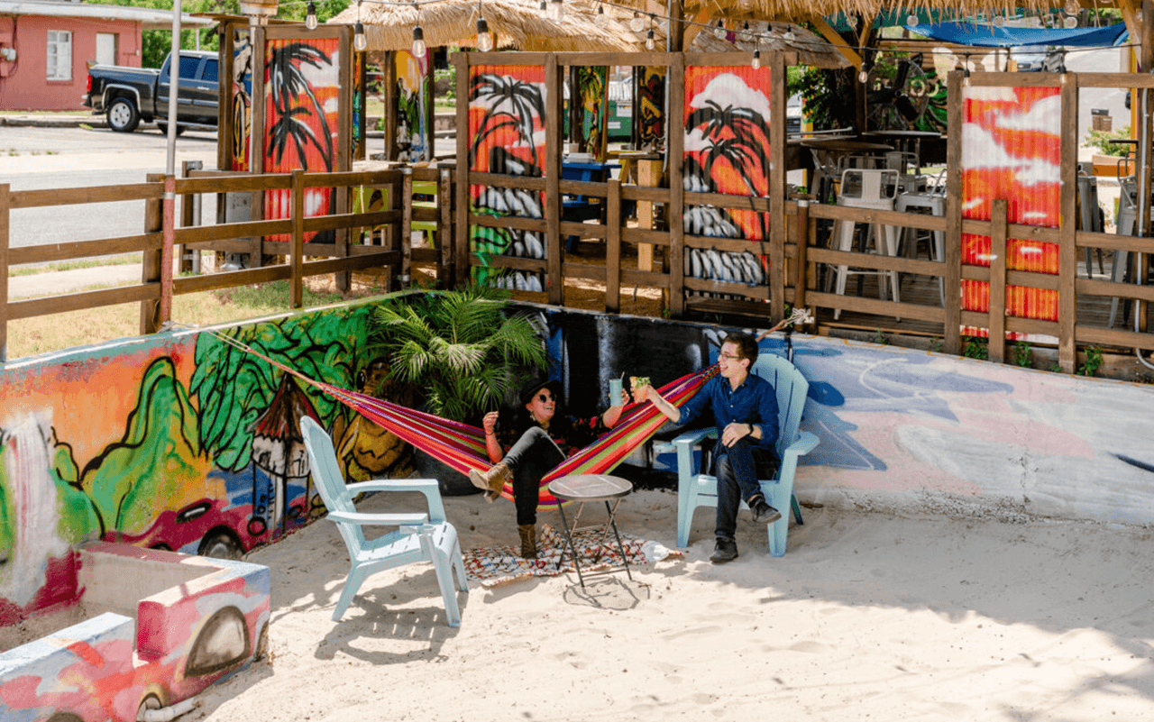 <a href="https://www.plazacolombiancoffee.com/">Plaza Colombia Coffee & Bar</a>
<b> - </b>Qué hacer en Austin en español