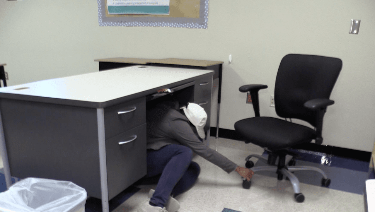 En caso de un tiroteo masivo, esto es lo que deben saber sus hijos para protegerse