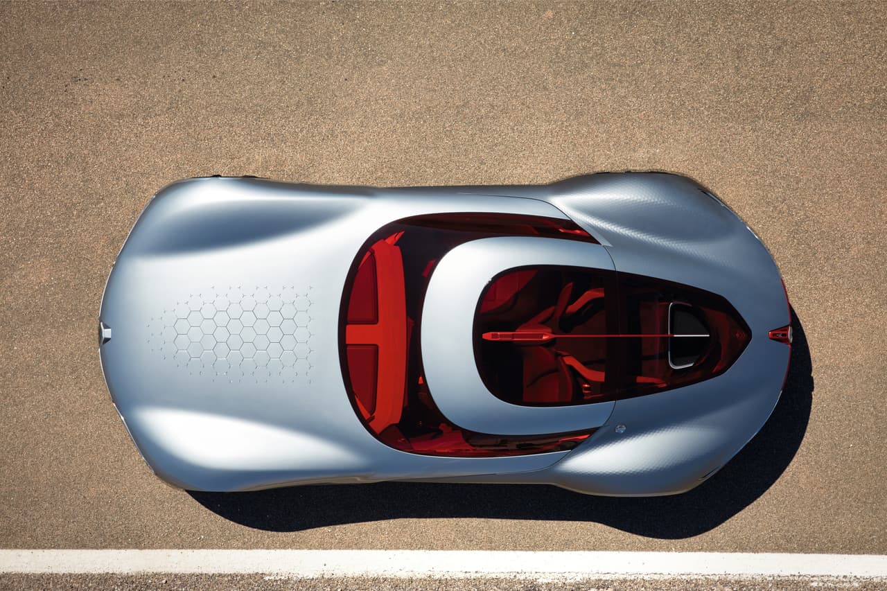 Las proporciones clásicas de trompa larga y cola corta de los mejores gran turismos de todos los tiempos, llegan al futuro de la mano del Renault Trezor Concept.
<br>