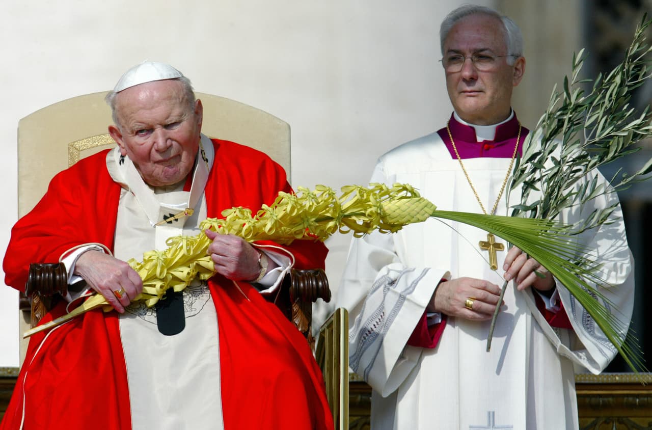 El Santo Padre San Juan Pablo II durante la misa del Domingo de Ramos en el Vaticano en 2004.