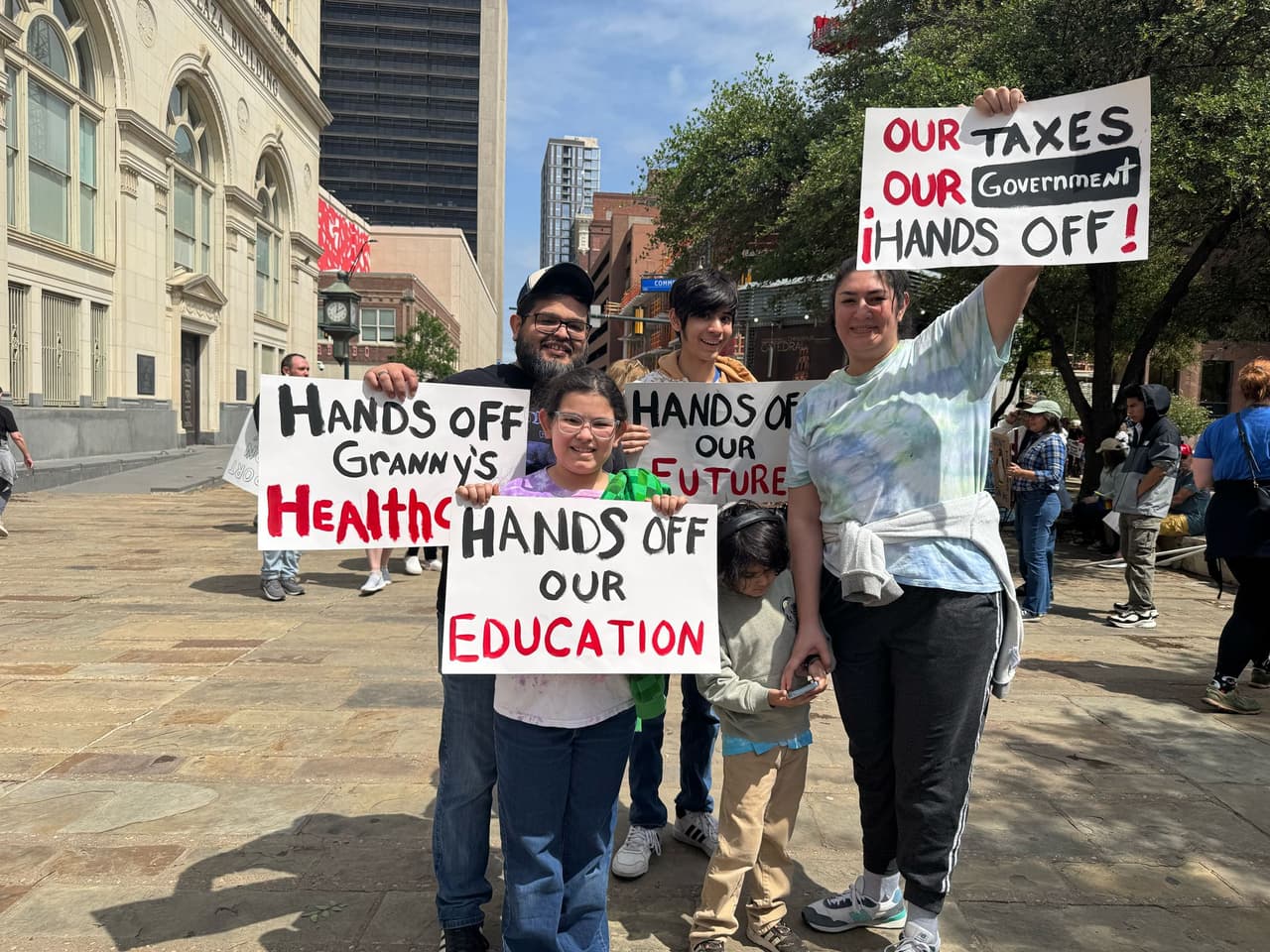 Las protestas se llevaron a cabo al mismo tiempo y el mismo día en varias ciudades de Texas y del país, como Austin, Houston, El Paso y San Antonio.
