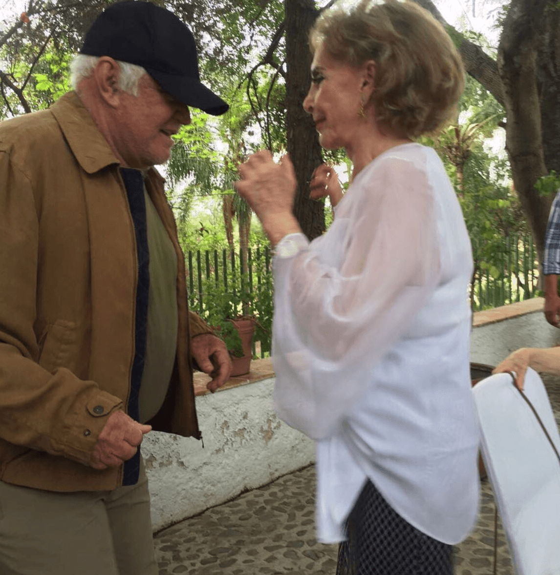 Sin embargo, a su regreso a la localidad de Huentitán, tuvieron una cita que llevó a Fernández a pedirle a su novia que dejara de inmediato a su otro novio, pues se iban a casar.