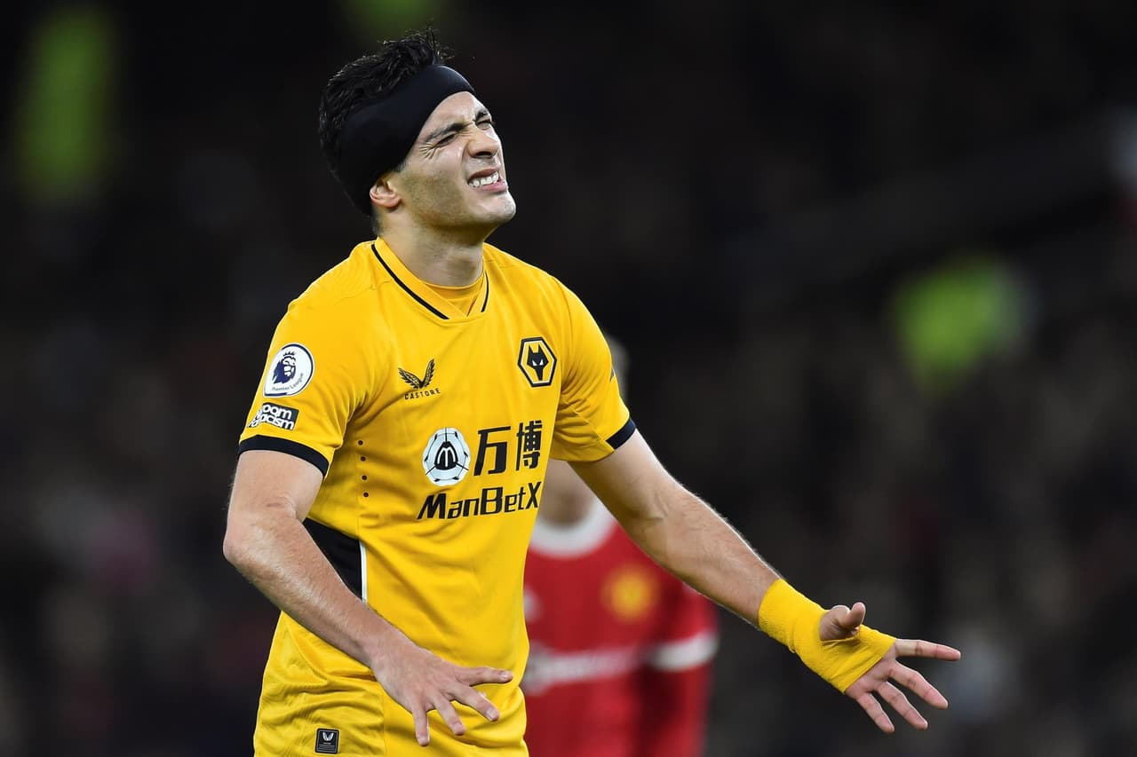 Wolverhampton le pega al Manchester United 1-0 con gol de Joao Moutinho al minuto 82' del encuentro. Cristiano Ronaldo había convertido pero se anuló la anotación por ser fuera de lugar. El mexicano Raúl Jiménez fue titular durante el encuentro.