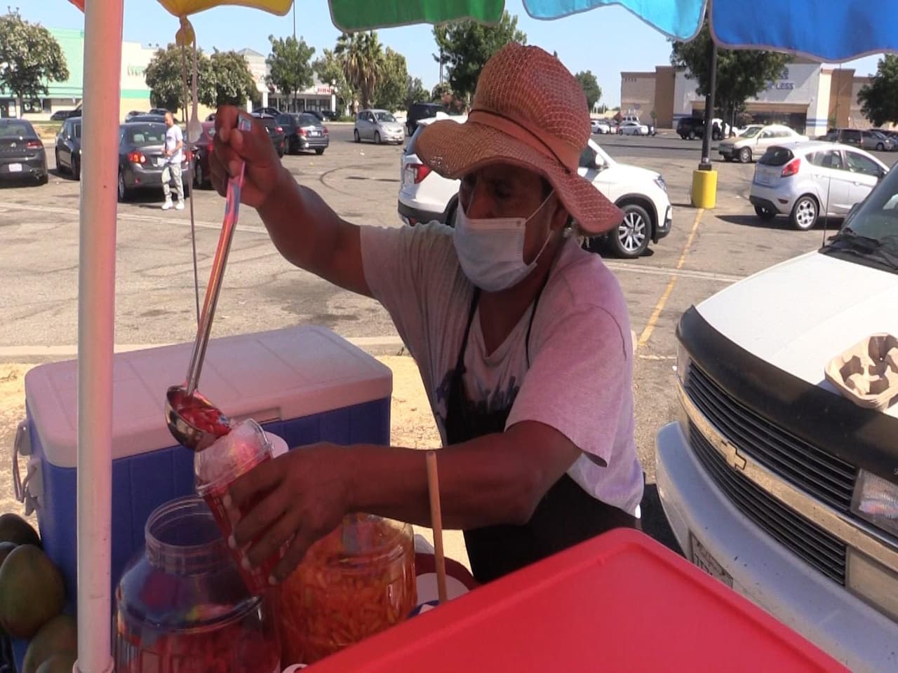 "No es justo, uno trabaja honradamente": Elotero es atacado con gas pimienta y le roban su dinero