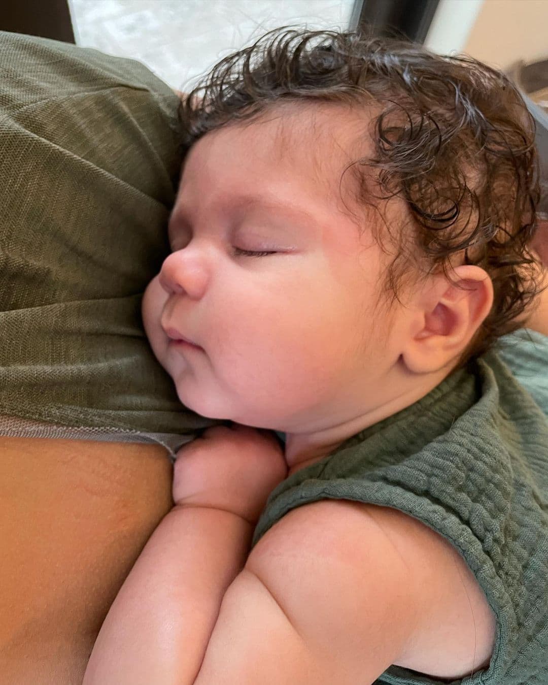 El sábado, baby Gennaro se fue a dormir temprano porque el domingo vería su debut en pantalla durante el primer programa dominical de la casita más feliz de la televisión hispana.