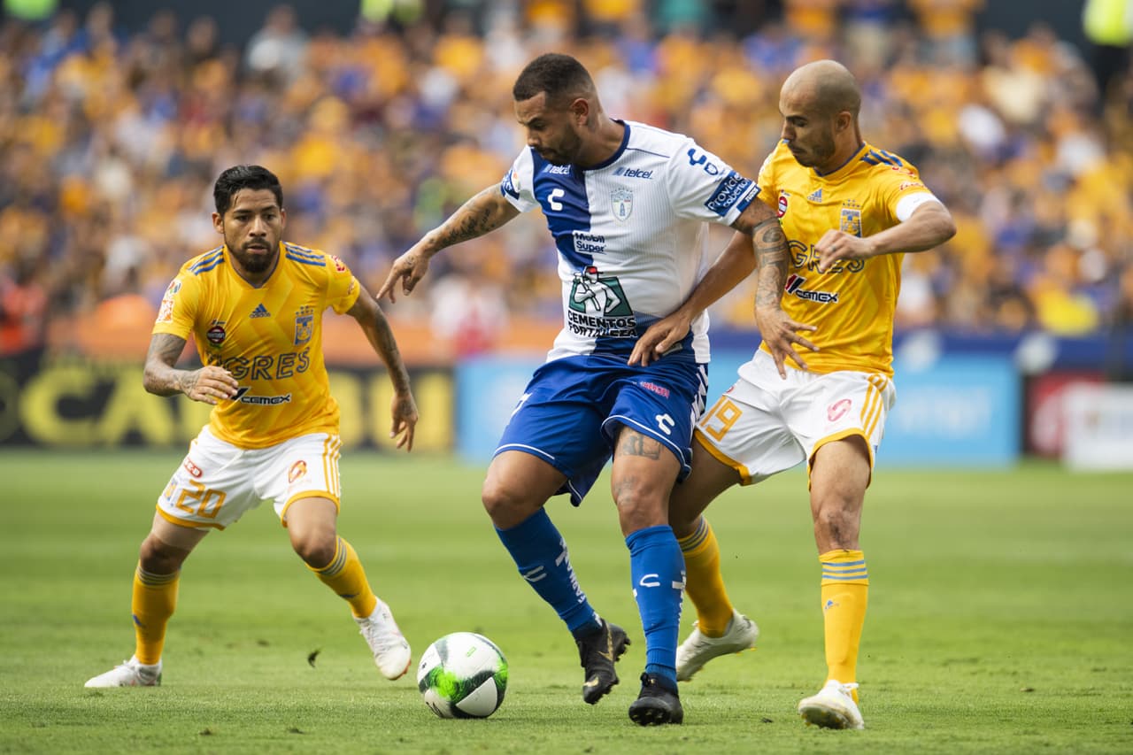 El atacante sudamericano ha jugado en distintos equipos de la Liga MX, siempre ha sido criticado por su peso.
