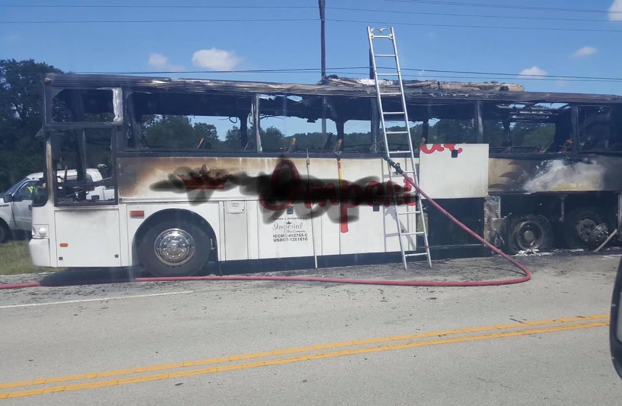 El autobús transportaba niños que regresaban de un campamento.