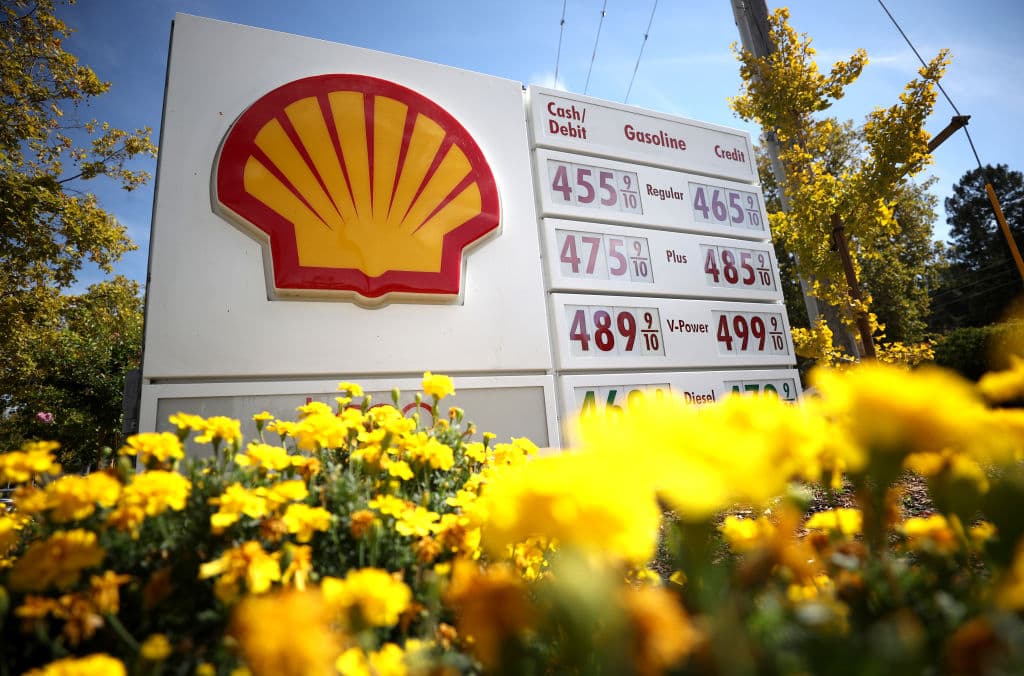 Una estación de gasolina de la empresa Shell el 5 de octubre de 2021 en San Rafael, California.