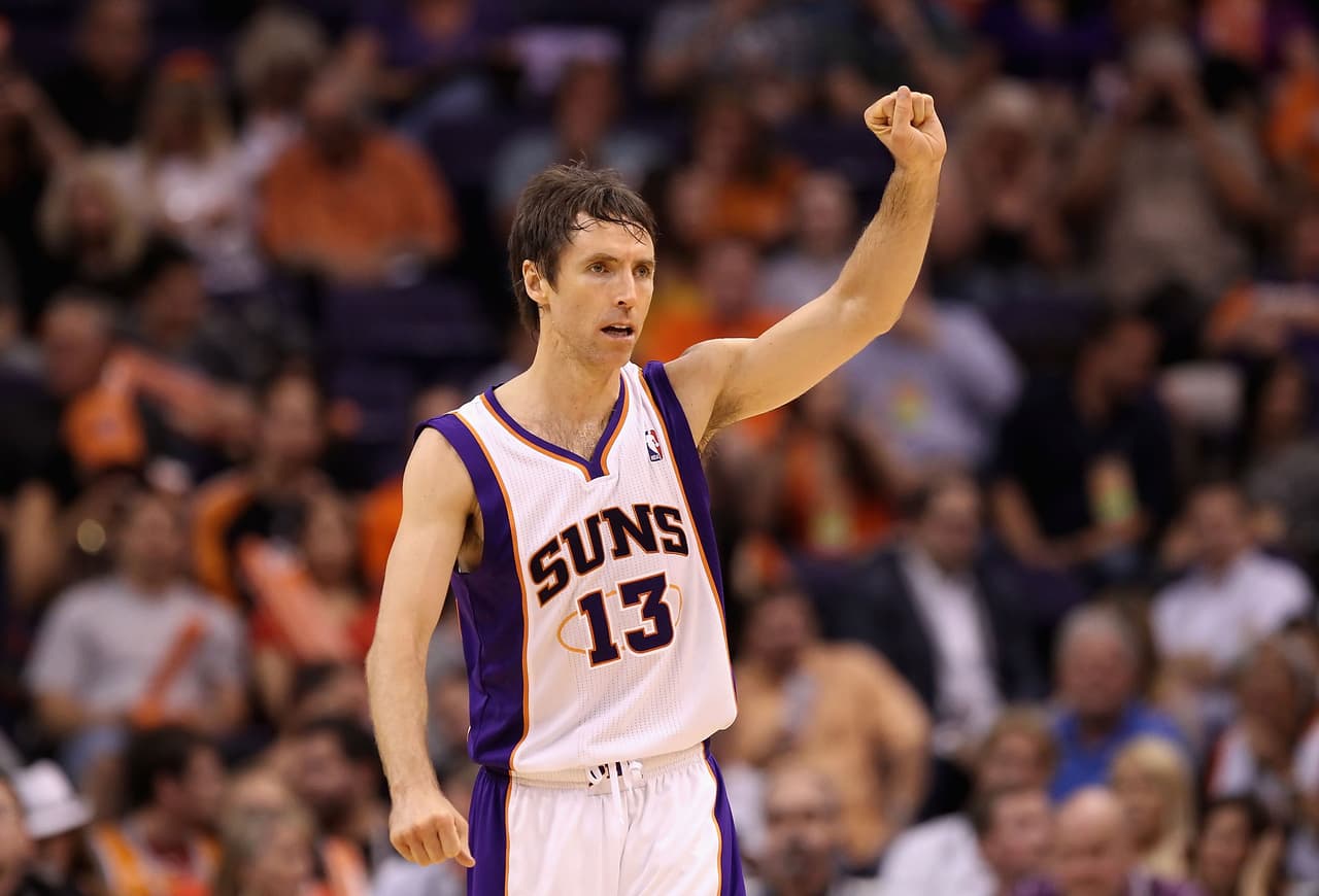 <b>Phoenix Suns: Steve Nash</b>. Dos veces MVP de la NBA se dice fácil pero lo logró vistiendo el uniforme de los Suns. Es el líder histórico de Phoenix en triples y asistencias, y el tercero en juegos.