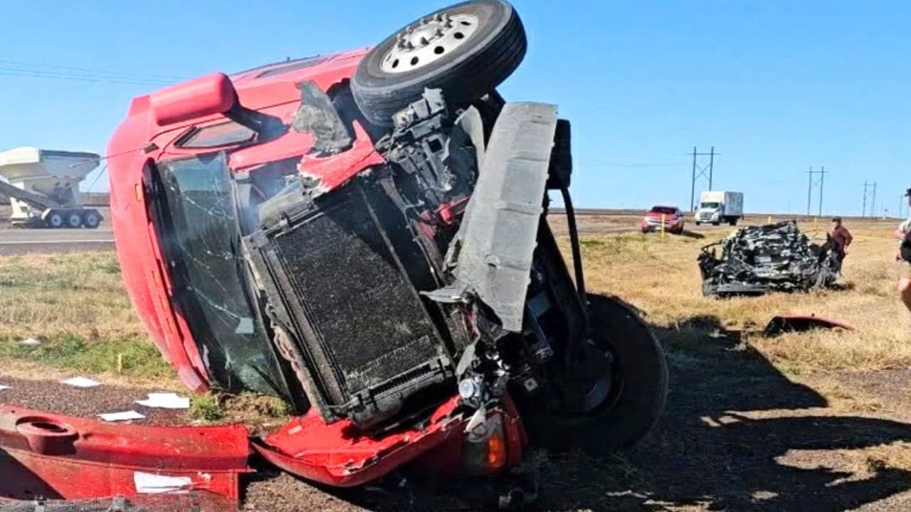 Los abogados de las cuatro amigas presentaron una demanda por una cantidad no especififcada contra la tienda HEB, alegando que Villarreal conducía en condiciones inseguras, a exceso de velocidad y distraído.
<br>
<br>La indemnización busca cubrir los gastos médicos, funerarios, la pérdida de la vida de las cuatro jovenes, así como daños a las familias de las víctimas.