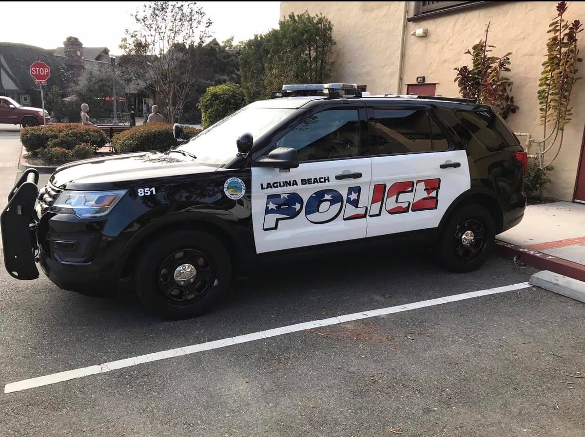 El nuevo diseño, no es improvisado, ya que en febrero el consejo de la ciudad sometió este logo y otras cinco opciones para la consideración de los miembros del departamento de policía de Laguna Beach.