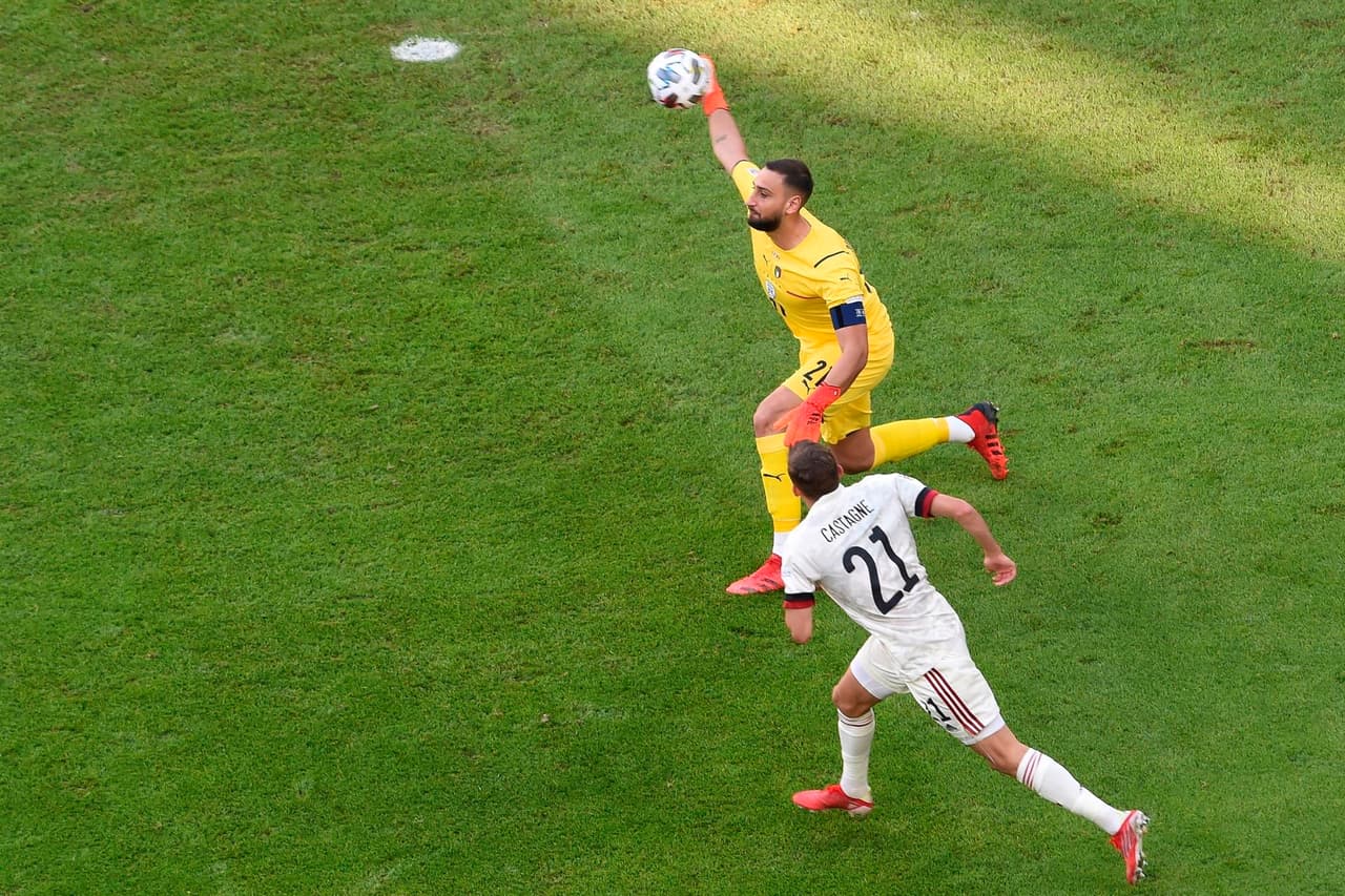 Italia se queda con el tercer lugar de la UEFA Nations League tras vencer 2-1 a Bélgica. Con anotacion de Barella y un penalti cobrado de Berardi, la 'Azzurra' se lleva la victoria. El único tanto por parte de los 'red devils' fue de Charles De Ketelaere ya al final del encuentro.