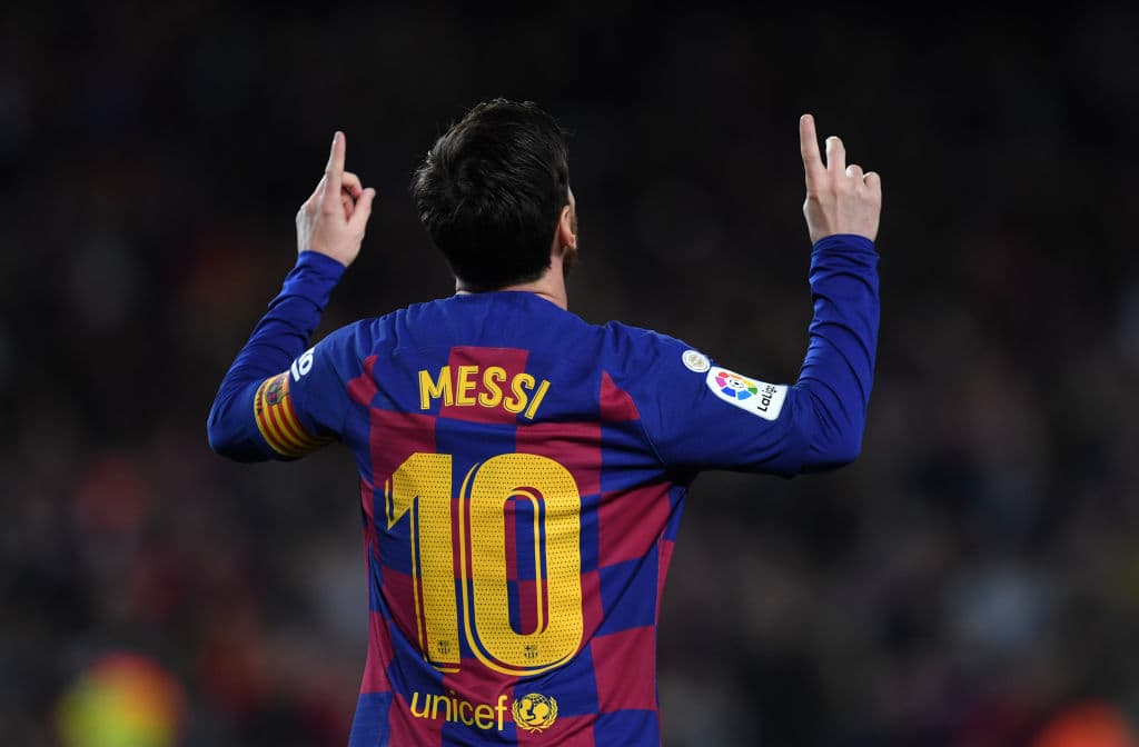 <b>8 - Lionel Messi (Barcelona): 140 millones de euros </b>- El astro argentino continúa maravillando al mundo y demostrando que su calidad no se va a ir nunca ya que a sus 32 años sigue siendo el jugador más importante del Barcelona. Sus números esta temporada son de otro planeta ya que ha ha participado en 31 goles y solo ha disputado 22 encuentros.