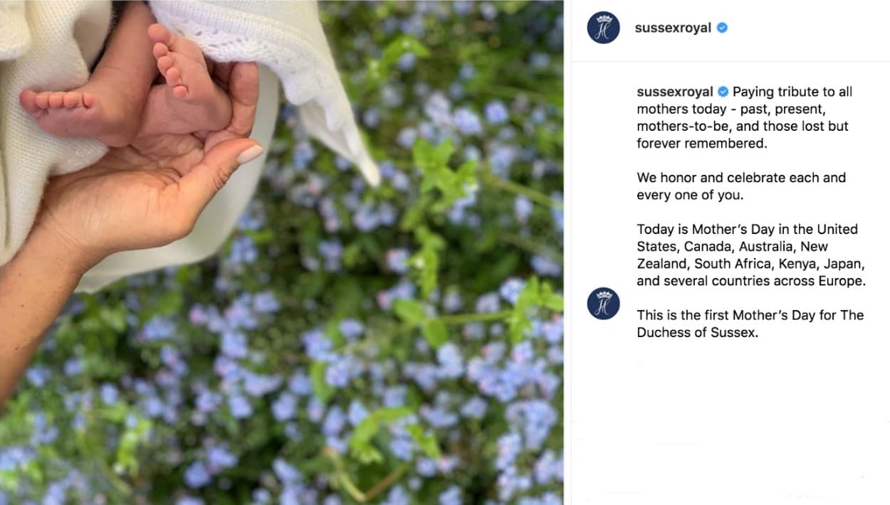 Con esta foto inédita, este domingo, 12 de mayo, a través de la cuenta oficial de los duques de Sussex, en Instagram, se felicitó a Meghan Markle en su primer Día de las Madres.