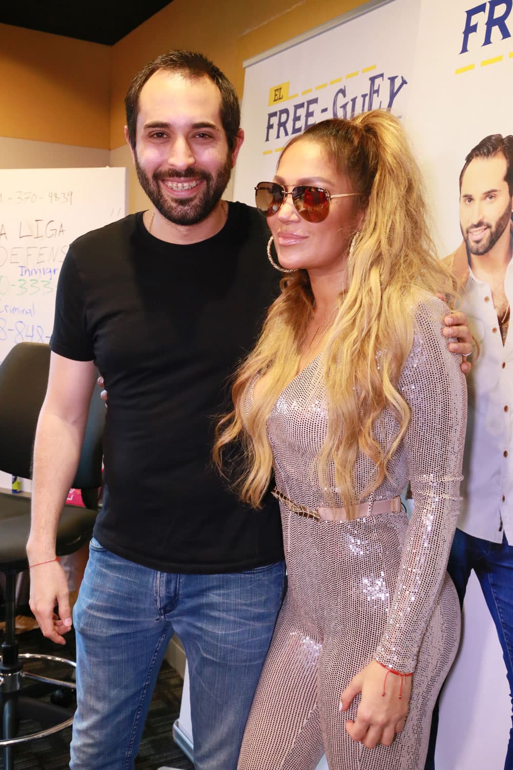 A pesar de haber estado muy enojado con
<b>Connie Peña</b>,
<b>El Compa Ivan</b> también le entró a la foto.