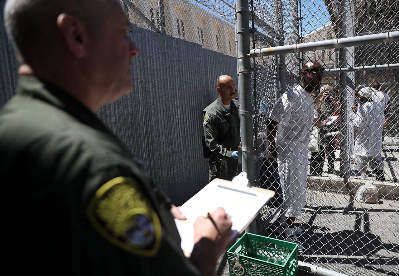 "Mi trabajo me ha matado": la nota suicida que dejan los guardias en cárceles de California