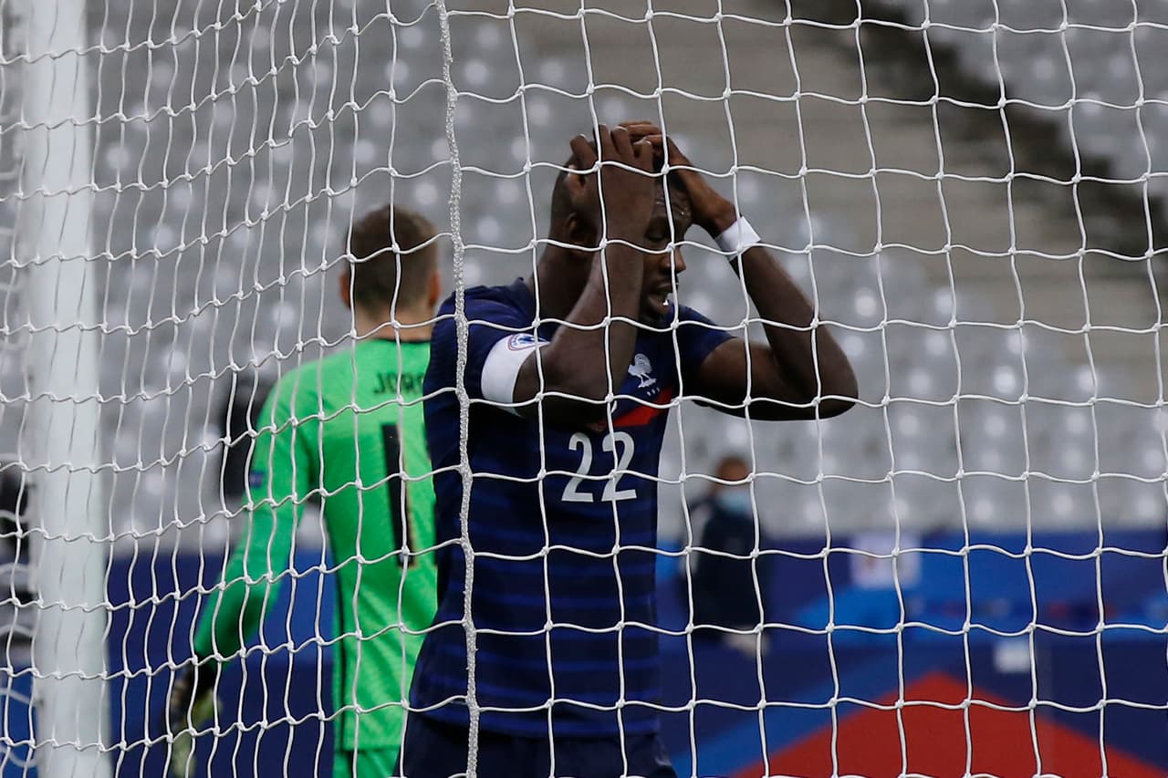 Francia 0-2 Finlandia | Forss (28’) y Valakari (31’) hicieron los tantos para vencer a Francia, quienes se medirán a Portugal en la quinta jornada de la UEFA NL; Finlandia se enfrentará a Bulgaria.