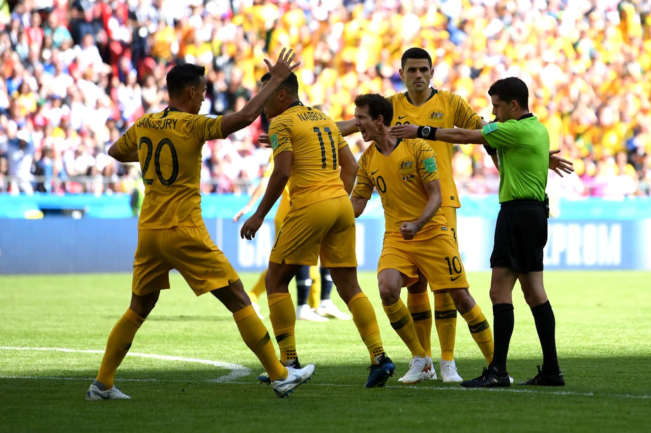 A pesar de las protestas de los australianos, el juez determinó la falta.