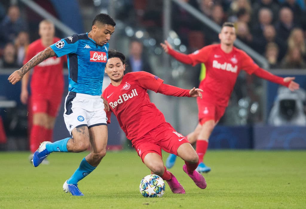 El Napoli derrota 2-3 al Red Bull Salzburg con goles de Mertens (2) e Insgine; por los locales descontó Haland (2).