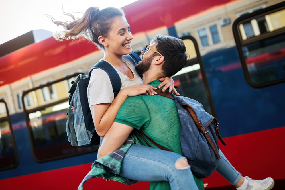 Valora las opciones antes de decidirte. Si te sentías asfixiado por algo que no podías resolver en estos días recibirás buenas noticias sobre todo las asociadas con quien está lejos de ti y representa alguien muy importante en tu vida amorosa.