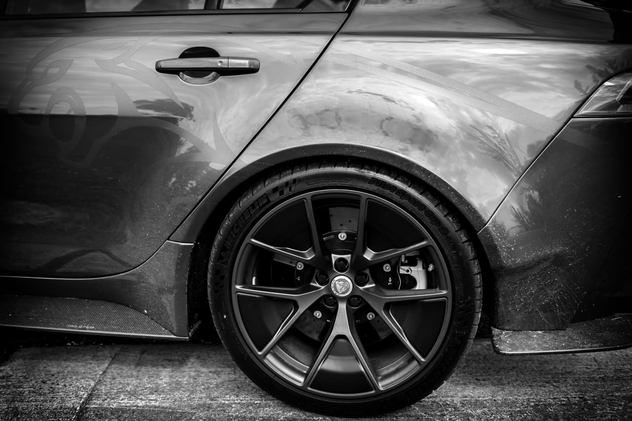 ...y 396mm (15.6”) con pinzas con 1 pistón atrás.