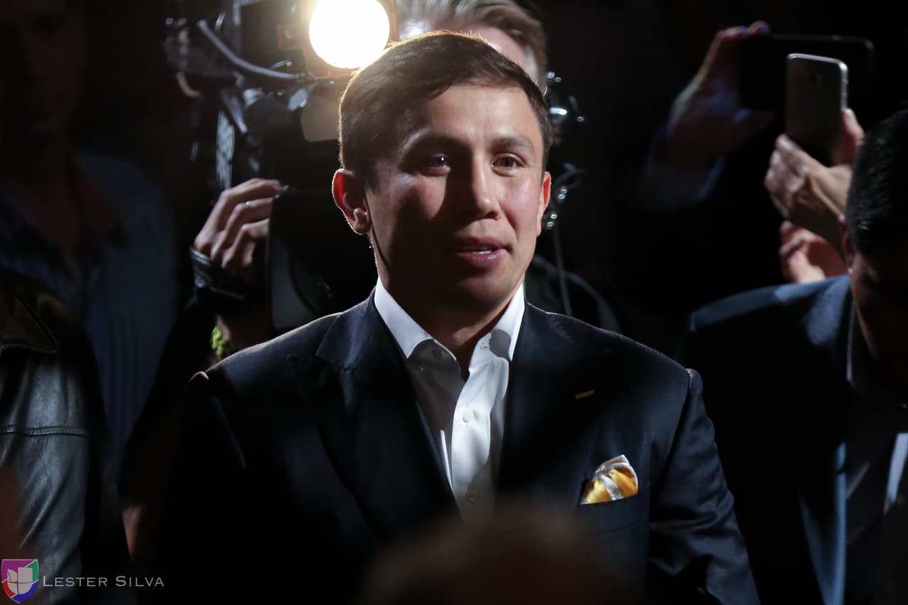 Te acercamos a los golpes que se dieron Saúl 'Canelo' Álvarez en contra de Julio César Chávez Jr., imágenes que te harán sentir en el ring.