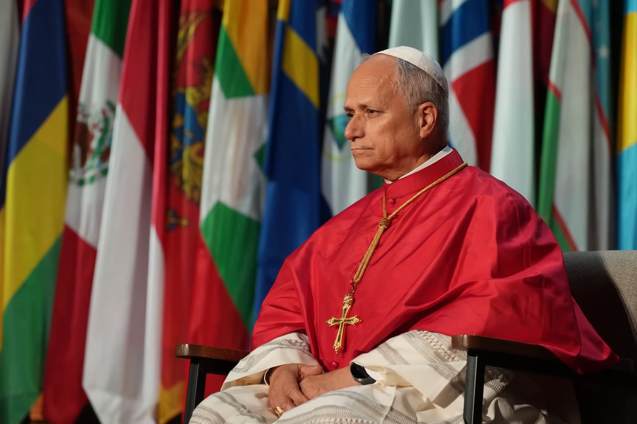 El papa advierte desde Francia que un "paraíso de máquinas" podría socavar a la humanidad