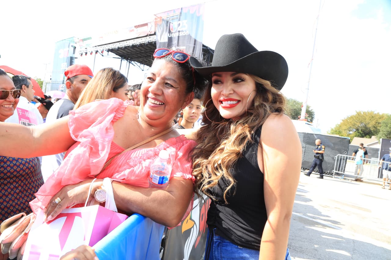 Todo el mundo quería una foto con la locutora.