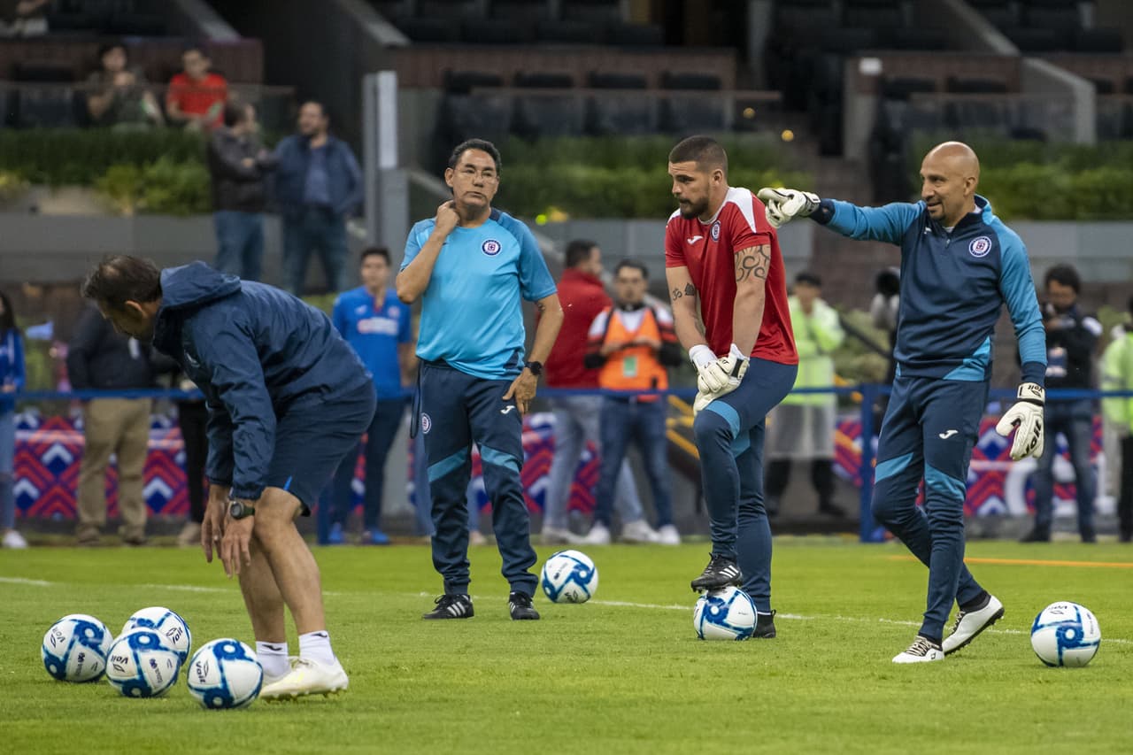 Así fue la última vez del 'Conejo' Pérez en el Azteca. Emotivo homenaje.
