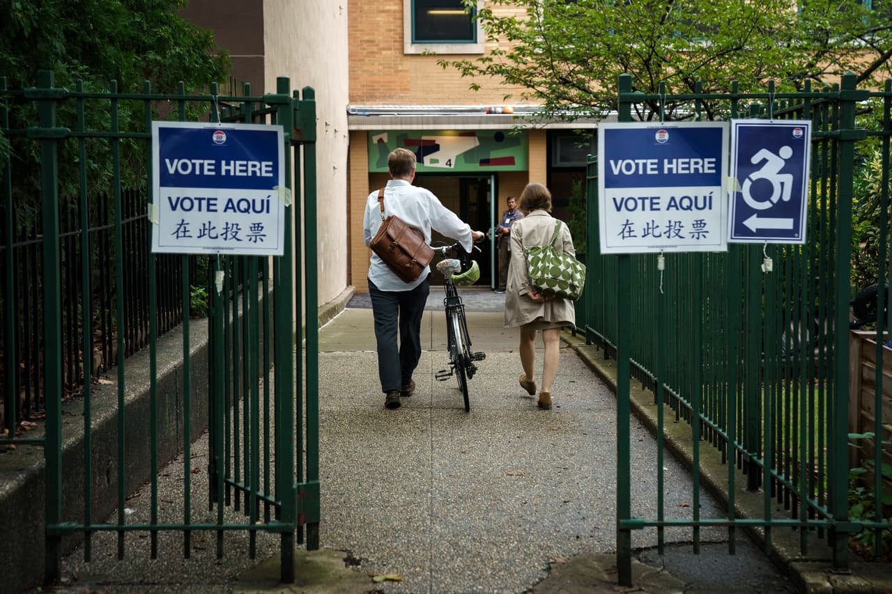 Neoyorquinos no ciudadanos con permiso de trabajo o 'Green Card' podrían pronto votar en elecciones locales