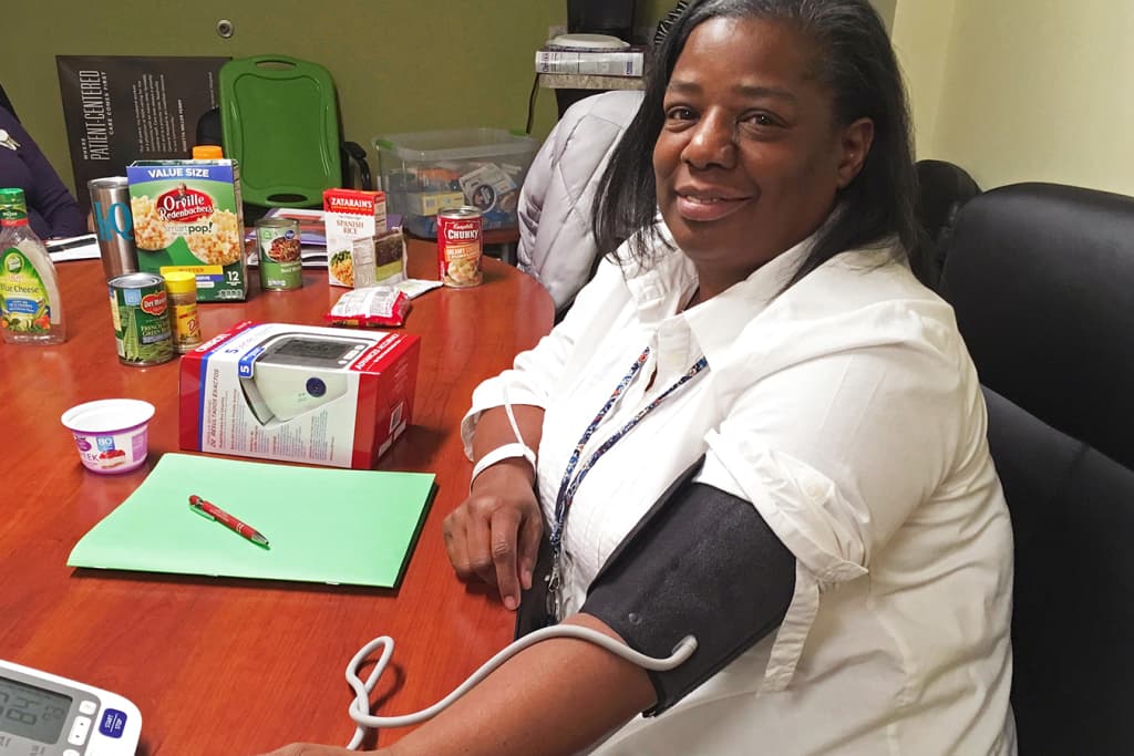 Sharon Fulson, de Nashville, Tennessee, dice que hace todo lo que puede para mantener su presión bajo control.
<br>Pero agrega que la medicación la hace sentir atontada y nerviosa, por eso la ha salteado más de una vez.