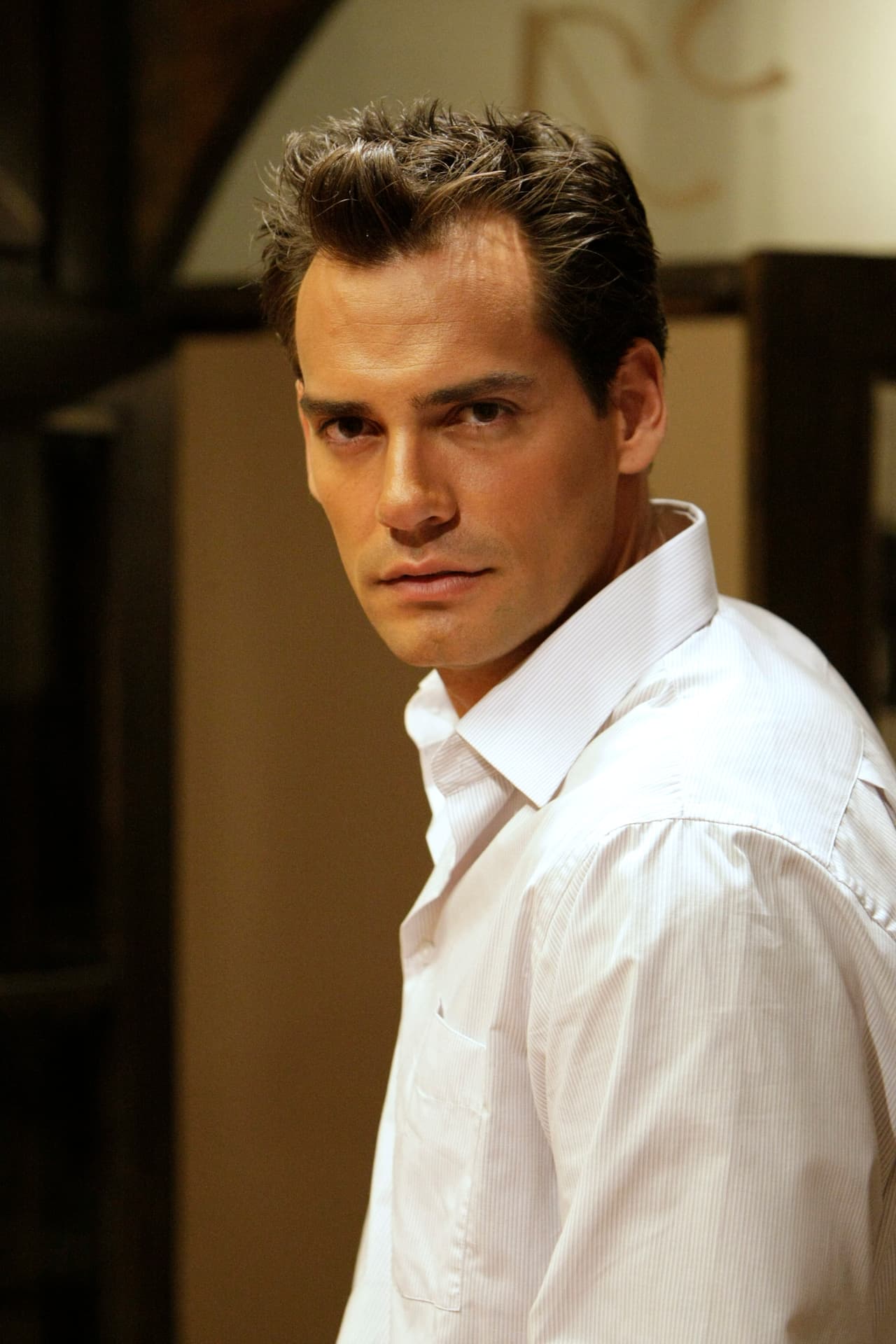 <b><a href="http://www.univision.com/temas/cristian-de-la-fuente">Cristián de la Fuente</a></b> es otro de los actores que estaban
<b>perdiendo la cabellera</b>, en esta imagen del 2008 era parte del elenco de 'Fuego en la sangre'.