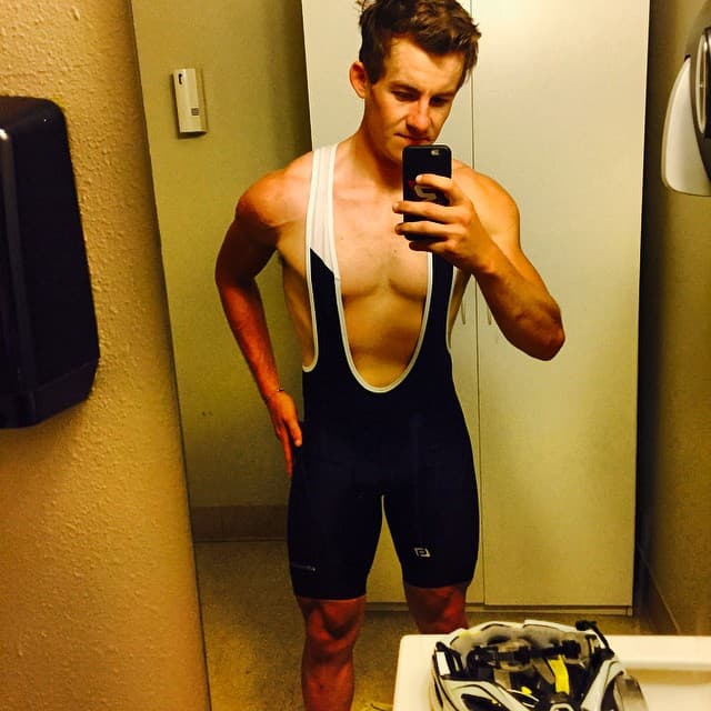 Ahora que se ha recuperado, Erik come más de 5000 calorías al día para prepararse para ser uno de los mejores participantes en competencias de comer.