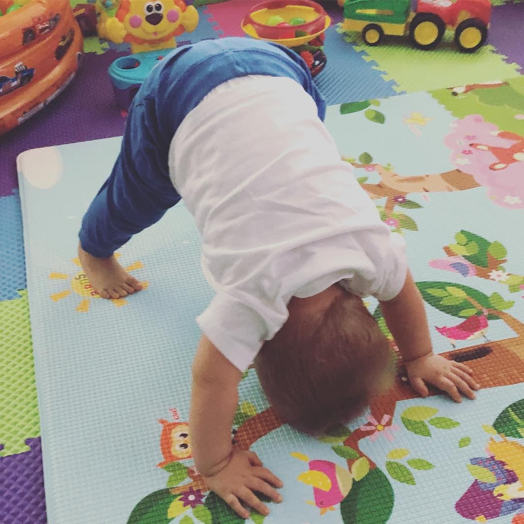 El pasado 4 de julio, la actriz publicó esta instantánea de Manuelito, quien es amante del yoga, disciplina que él imita al ver a su madre hacer ejercicio. "Bebé yogi", escribió la orgullosa mamá.