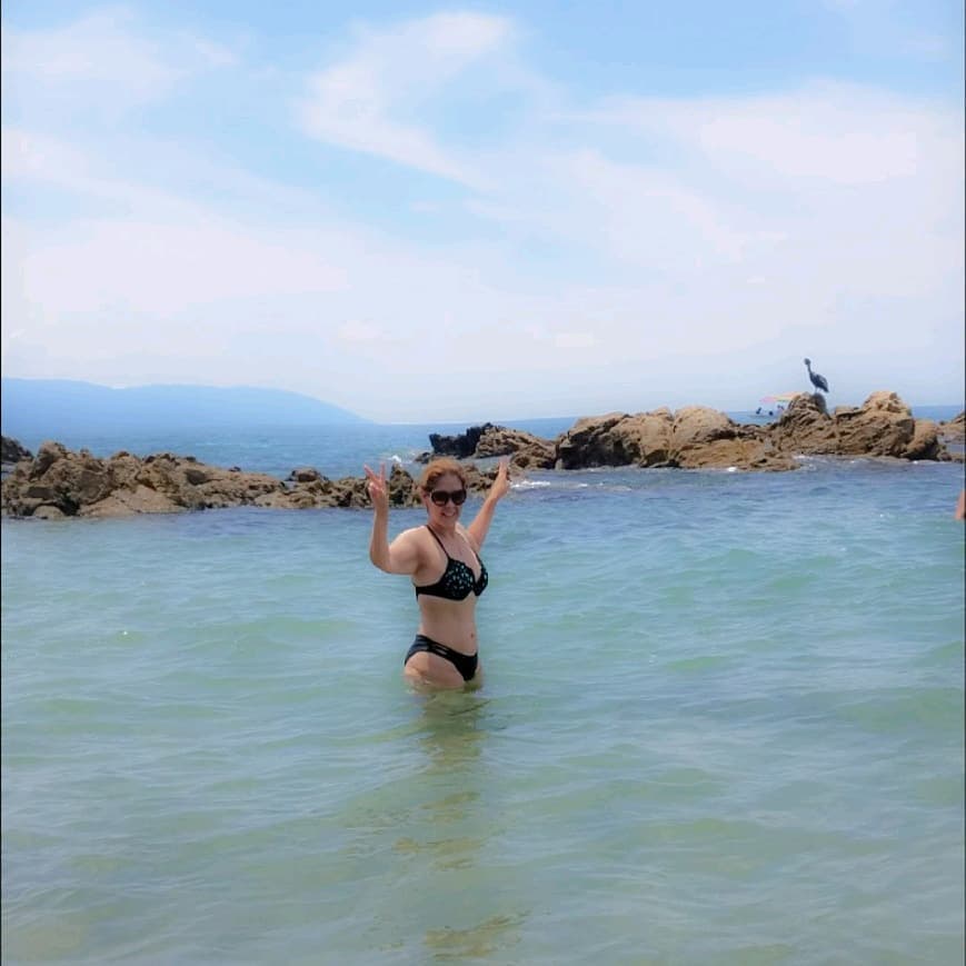 Su superhéroe favorito es Batman, le gusta el fútbol, le encantan los tacos de tripa (pero que sea bien dorada) y para sus vacaciones prefiere el mar.