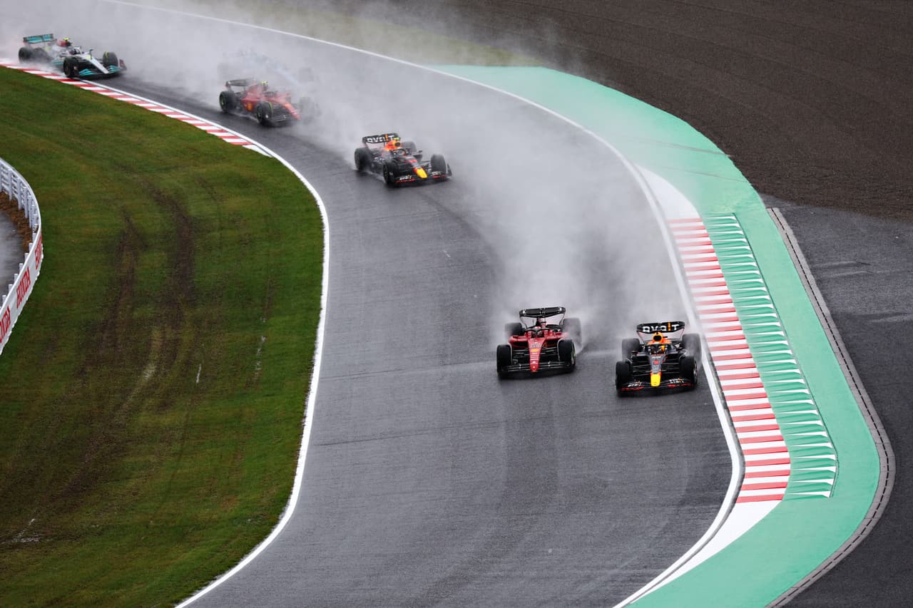 Verstappen dominó de inicio a fin en Suzuka para ser bicampeón de la Fórmula 1 al otorgar los puntos completos por FIA; 'Checo' Pérez finalizó en segundo por sanción a Leclerc.