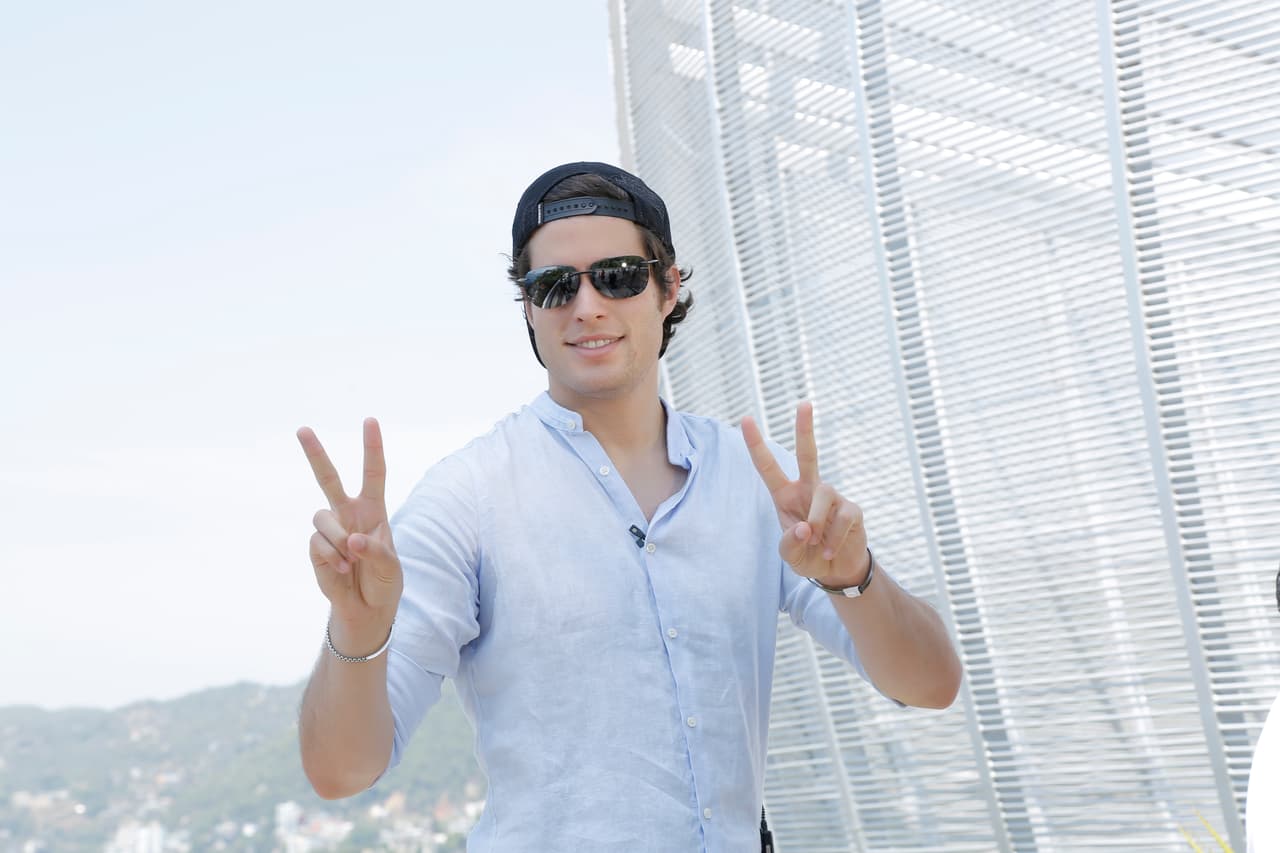 Cuando caminaba por Acapulco atraía a muchos fans que de inmediato lo reconocían por su trabajo en las telenovelas.