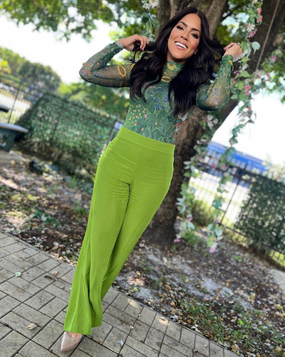 En el último año, la también actriz se ha dejado ver principalmente con el cabello largo (llegándole hasta la mitad de la espalda) y en color castaño obscuro.
<br>