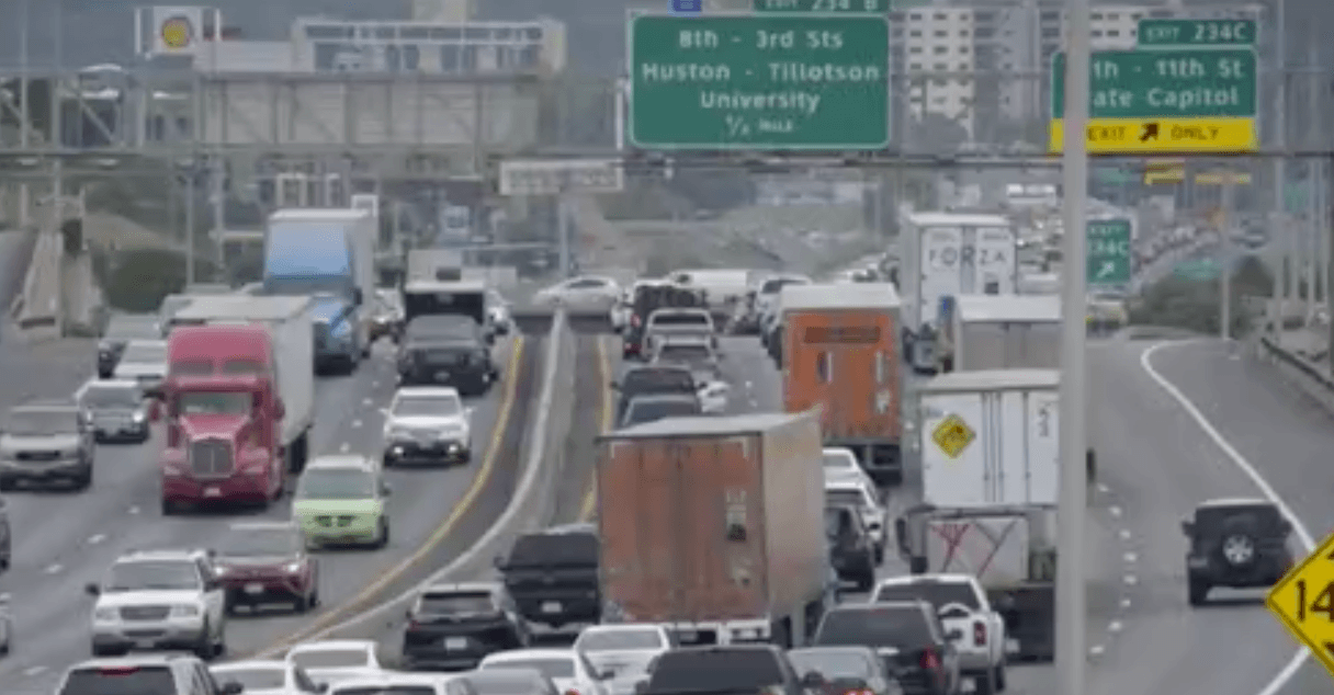 <b>Ocupó el puesto número uno:</b> I-35 a través del centro de Austin
<br>
<b>Retraso anual por milla:</b> 1,647,353