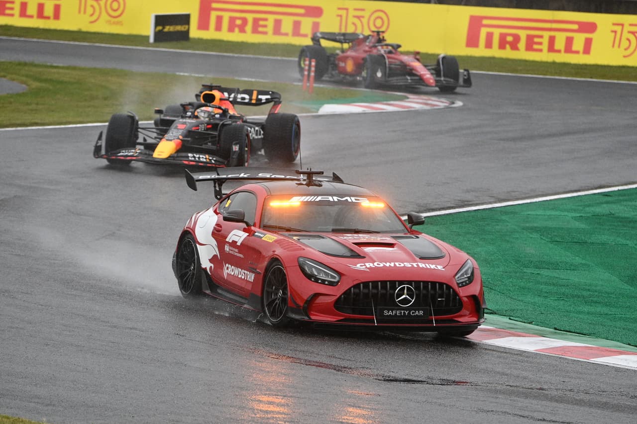 Verstappen dominó de inicio a fin en Suzuka para ser bicampeón de la Fórmula 1 al otorgar los puntos completos por FIA; 'Checo' Pérez finalizó en segundo por sanción a Leclerc.