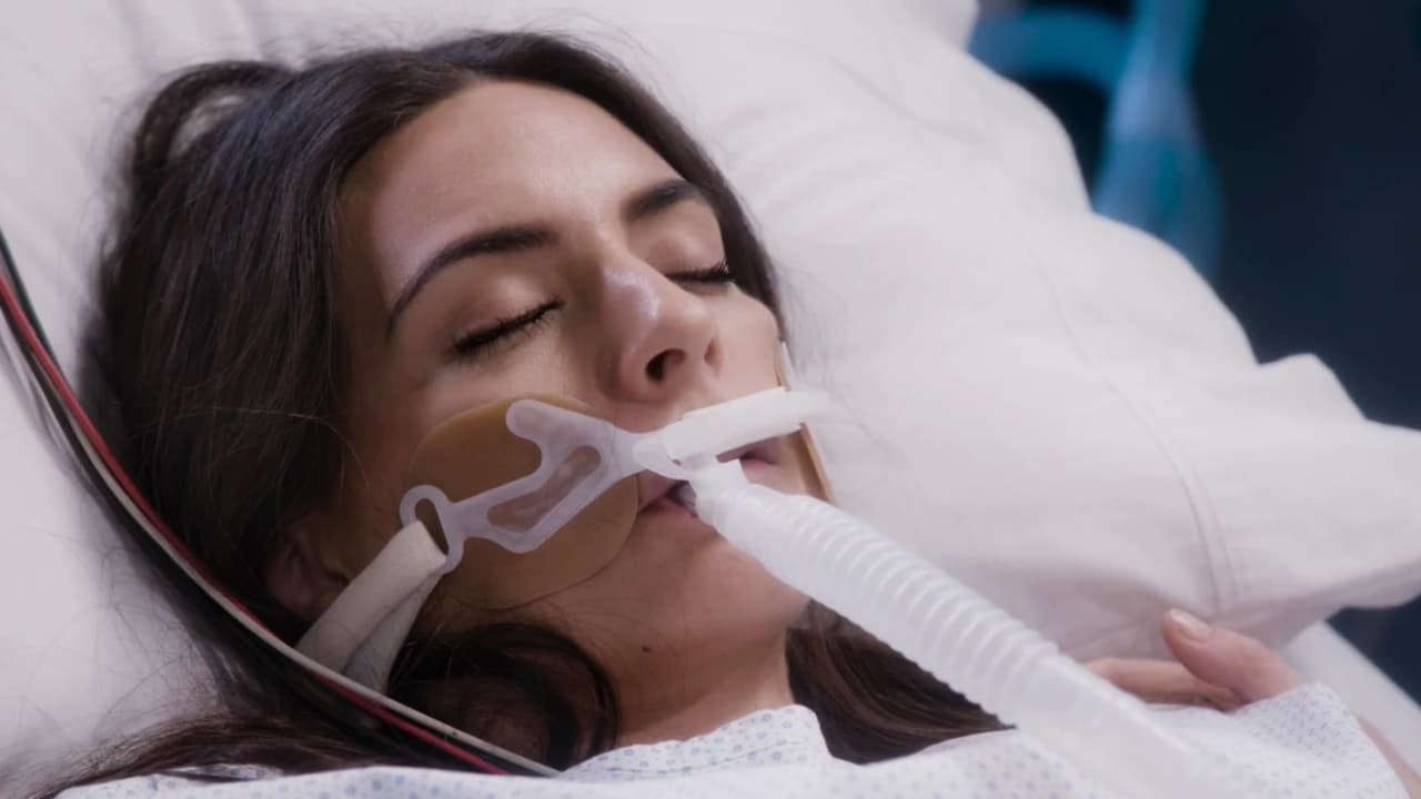 Después de despedirse, Ricardo vivió el peor momento. En compañía de sus suegros presenció cómo los médicos apagaban el respirador que mantenía viva a su amada. Su inteligencia, belleza, valor y pasión vivirán por siempre en el corazón de amigos, compañeros y familiares. Ricardo siempre la recordará, pues con Alejandra descubrió cómo amar sin ley.