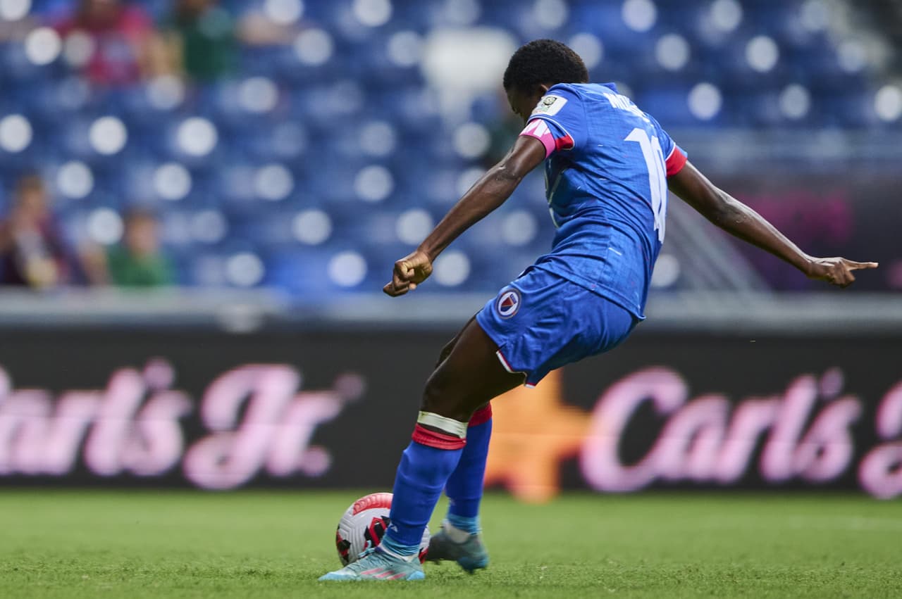 Dos penales en contra al 12’ y al 64’, condenaron a México cuando parecía encontrar el empate. En la recta final, un golazo de tiro libre ponía el 3-0 definitivo para Haití que dejó al Tri con un pie fuera de la Copa del Mundo.