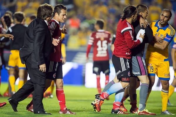 Miguel Herrera tuvo conato de pleito con Nahuel Guzmán