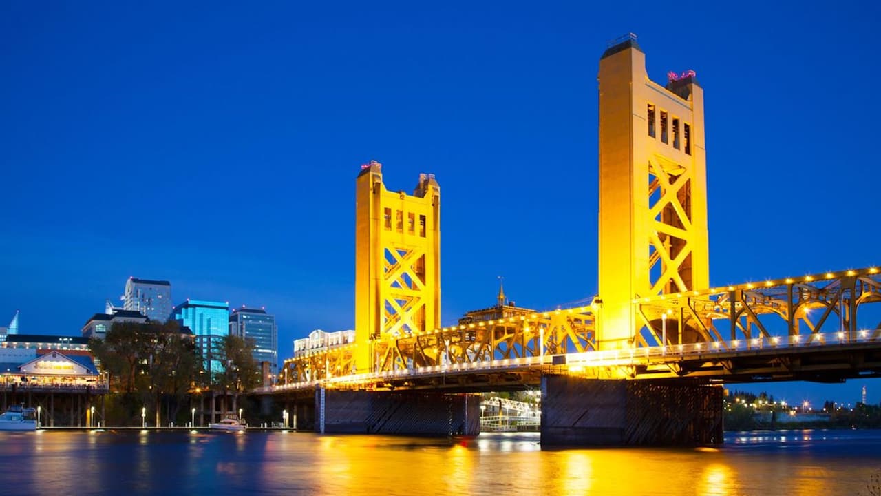 <b>Sacramento New Year’s Eve Rock the Yacht Cruise</b>
<br>Disfruta de una celebración única, un ambiente festivo y excelentes vistas de Sacramento y brinda por el Año Nuevo a bordo de un
<a href="https://www.cityexperiences.com/sacramento/city-cruises/sacramento-new-years-eve-rock-the-yacht-cruise/" target="_blank">crucero sobre el Río Sacramento</a>.
<br>L Street Dock
<br>31 de diciembre, 10:30 pm