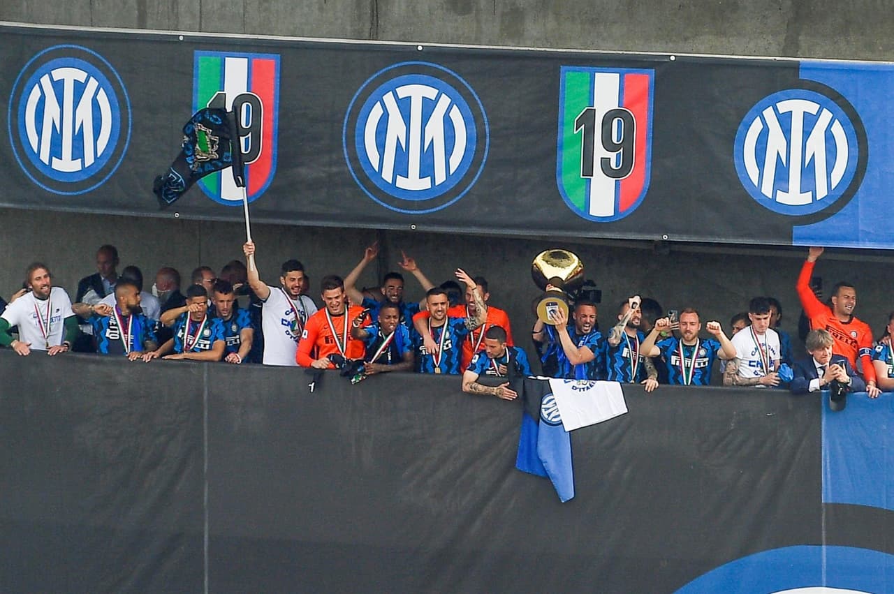 Inter goleó al Udinese 5-1 y se corona campeón de la Serie A El equipo celebró su Scudetto en su casa y con sus aficionados.Young, Eriksen, Lautaro, Périsic y Lukaku firmaron la paliza. Roberto Pereyra marcó el único tanto para los visitantes.