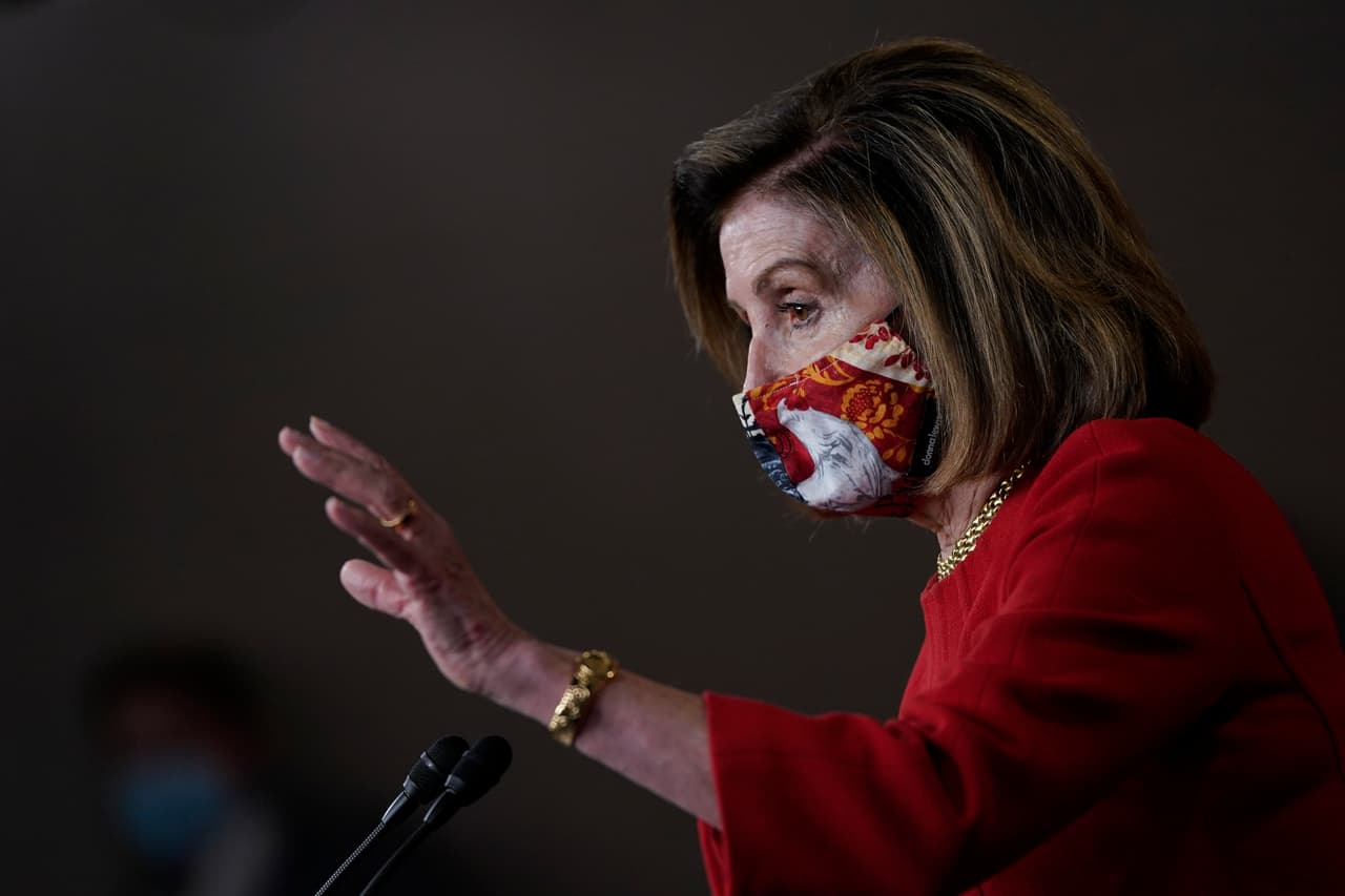 La presidenta de la Cámara de Representantes, Nancy Pelosi, durante una rueda de prensa en el Capitolio el 4 de diciembre de 2020.