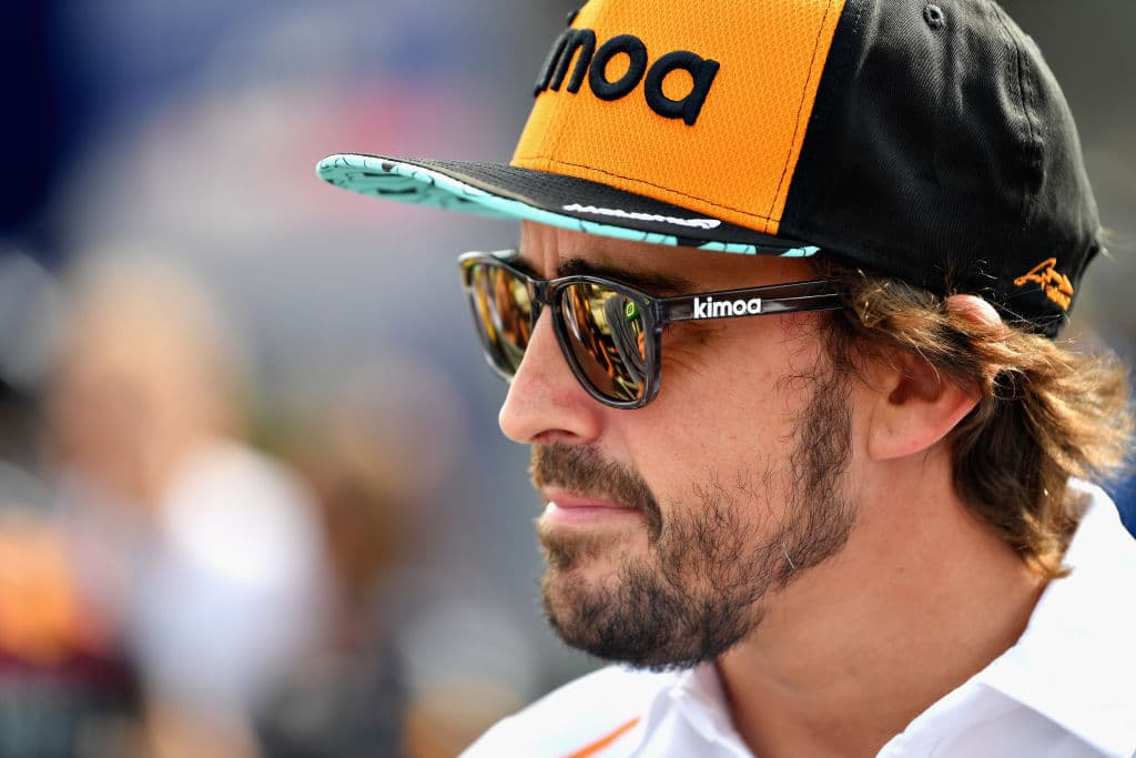 Fernando Alonso sufrió accidente mientras entrenaba en bicicleta