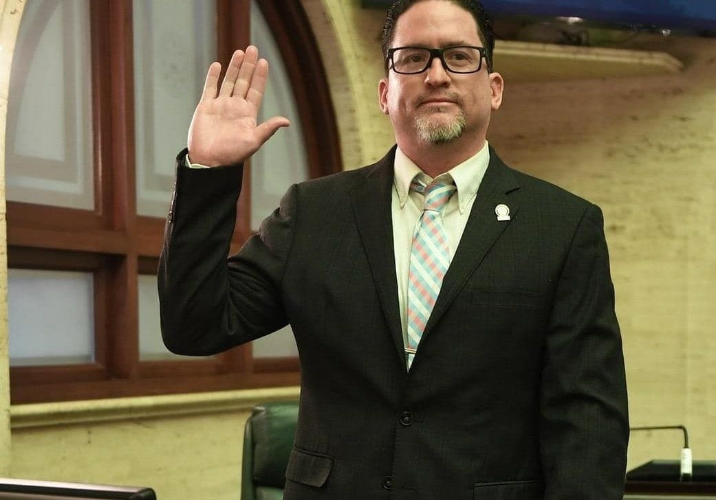 Proponen aumento del salario mínimo escalonadamente, comenzando a $8.50 la hora