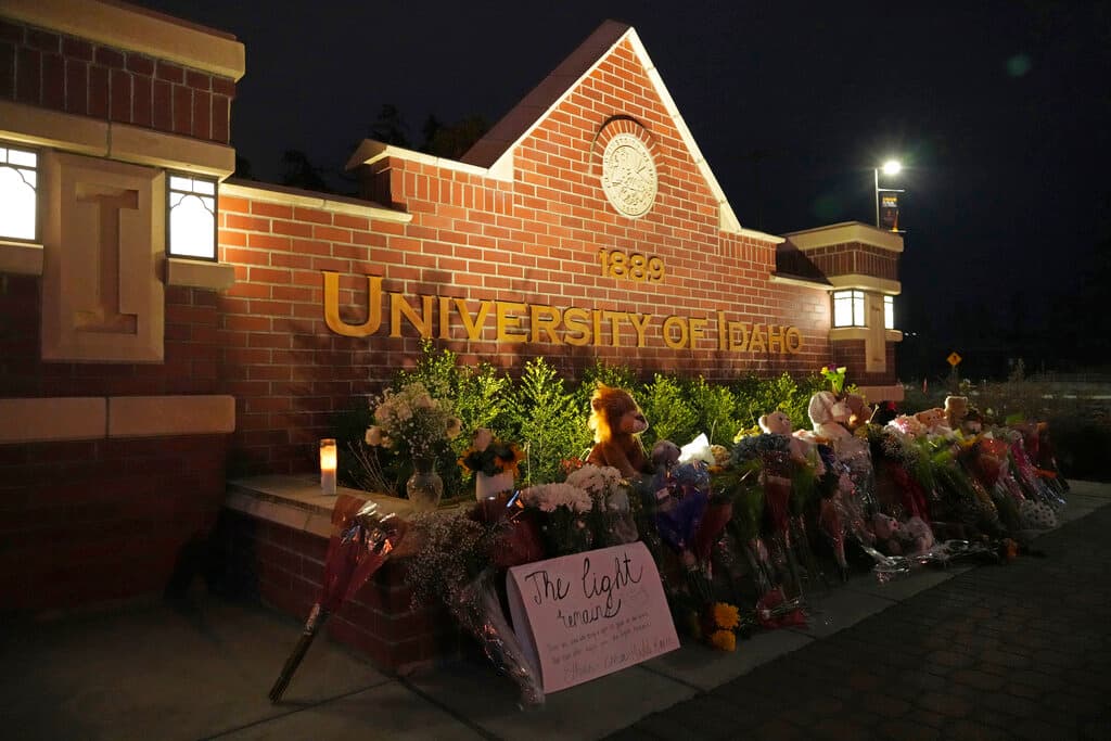 Un memorial en la Universidad de Idaho a la que acudían los cuatro estudiantes asesinados.