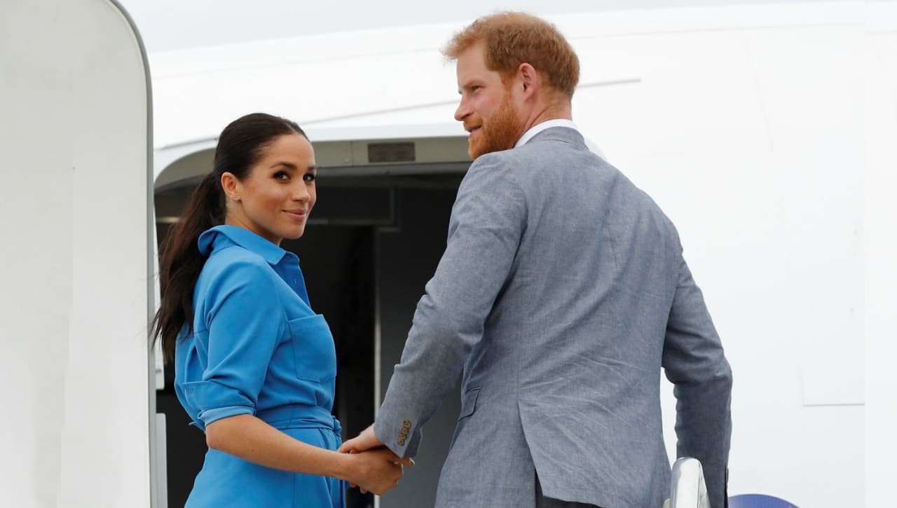 Capitán del avión en el que iban el príncipe Harry y Meghan Markle evita colisión al llegar a Australia
